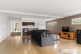 House On Church St close to Red Rocks beach, Cowes - 3