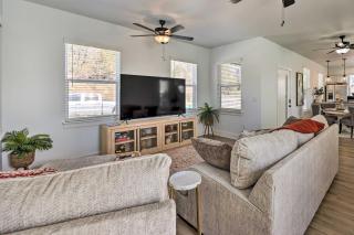 Convenient Fayetteville Home - 3 Mi to Town! - 7