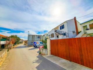 Apartment Toma - Supetar - 1
