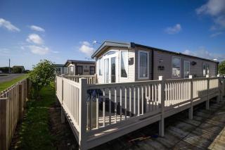 Luxury Caravan Boasting Sea Views Of Scratby Beach In Norfolk Ref 50009Oc - Great Yarmouth - 1