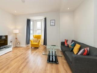 Pass the Keys Spacious 2BR Flat Modern Convenient - 0