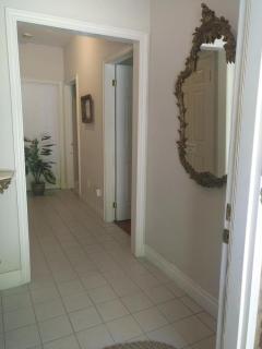 Resort style entire guesthouse-2 rooms - Tottenham - 3