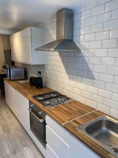 Swansea City Centre - 4 Bed Townhouse - 3