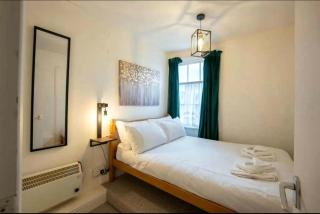 Sea side flat 5 with fast WIFI and free PARKING - Scarborough - 0