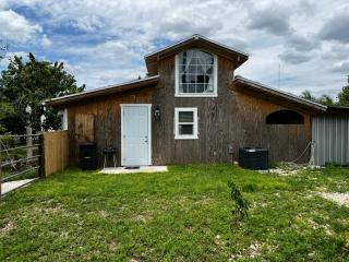 Maria's Tiny Barn - Homestead - 5