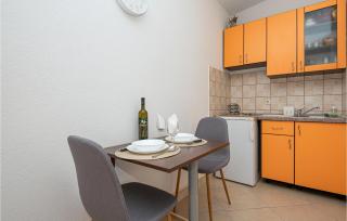 Amazing Home In Vrgorac With Wifi - 2