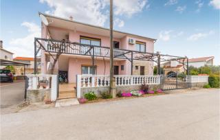 Amazing Apartment In Biograd Na Moru - 9