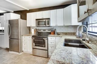 Updated Buffalo Springs House on the Lake! - - 3