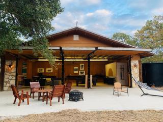 The Camp Blanco by Lodgewell - Riverfront retreat 2 Homes, Bunk House, Game Room & more - Blanco - 0