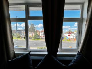 Luxury Suites near Wembley Stadium, Wembley Arena, London Designer Outlet - London - 4