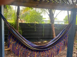 Miami Townhouse with Patio, Gazebo, Free Parking, centrally located - 8