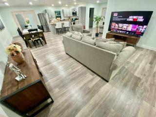 Charming renovated home with jetted tub/king beds - Gainesville - 0