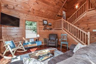 Spectacular Log Cabin Home 45 minutes to Asheville - Marion - 9
