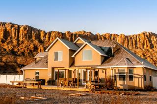 Moab Desert Home, 4 Bedroom Private House, Sleeps 10, Pet Friendly - Moab - 0