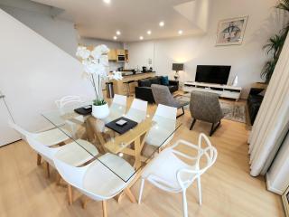 Spacious 4 BR and 2 Bathrooms City Apartment - Adelaide - 1