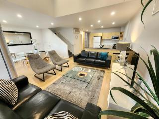 Spacious 4 BR and 2 Bathrooms City Apartment - Adelaide - 8