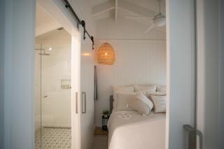 Gumnut Cottage Gippsland - Tiny Romantic Escape w King Bed Mountain Views - - 6