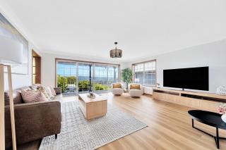 Bateau Bay Family Escape - Magical sunset views - Bateau Bay - 0