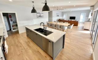 Classic Contemporary Beach Beauty - 8