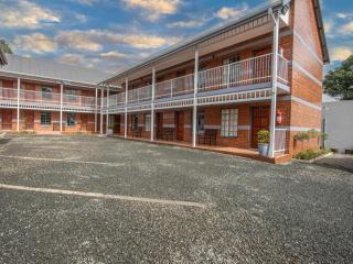 The Cannon Lodge - Newcastle - 1