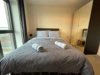 Balcony Marina Apartment With City Skyline Views - Free Secure Parking - Manchester - 1