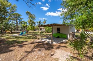 La Niña Nokomis Beach & Venice Island Fenced In Yard - 5