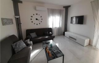 2 Bedroom Amazing Home In Marcana - 8