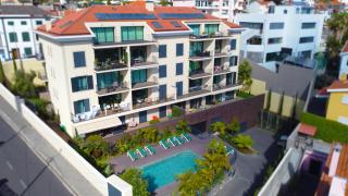 Sunlight Breeze - Modern Pool Haven by LovelyStay - Funchal - 9