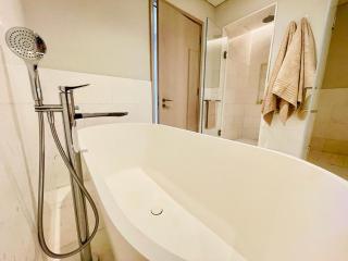 LHG PALM JUMEIRAH Tallest RoofTop Pool - Dubai - 2