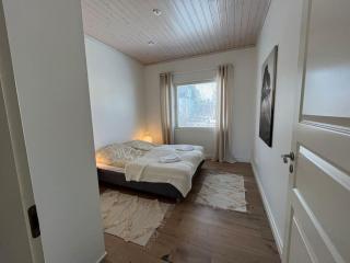 Stunning 5BR 16 Bed Home with Finnish Sauna & Jacuzzi 340 m2 - 5
