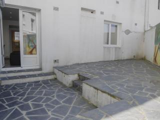 Appartement rénové en plein centre de Palais avec cour ensoleillée, proche du port, animaux acceptés - FR-1-418-222 - Le Palais - 4