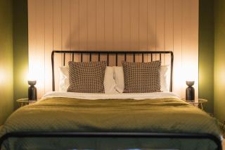 The Old Coach House, Gorgeous 3 Bed, Central, Modern, Parking, King Bed, HUGE Bath - Yeovil - 7