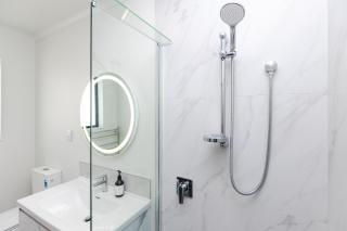 Stay in Newly Built House - Hamilton - 1