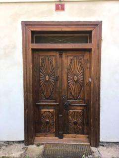 Kamenný dům s výhledem na zámek 20km od Prahy - 9