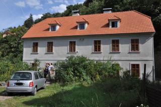 Apt. overlooking the castle Nižbor20km from Prague - Nižbor - 6