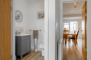 Large Modern Scenic 4 Bedroom Townhouse - 6