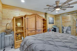Farm Stay Modern Barndominium in Lakeland! - 3
