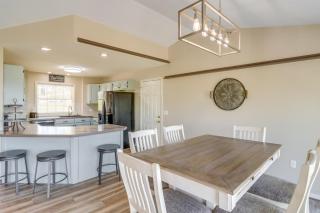 Charming Edgemont Home with Deck and Lake Views! - Fairfield Bay - 8