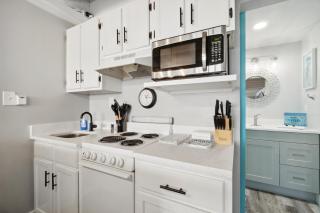 Cozy Beachfront Studio Newly Renovated with Ocean View! by Dolce Vita Getaways PCB - 3