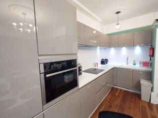 Kings Cross Apartment - 2