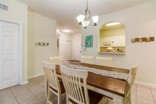 GROUND FLOOR OVERSIZED CONDO - NEXT TO DISNEY! #104 - Orlando - 2