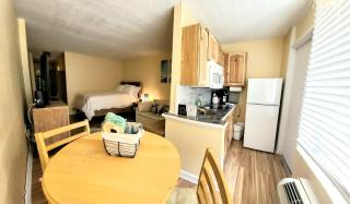 Oceanfront Escape With Balcony and heated salt water pool Sleeps 4 - Daytona Beach - 5