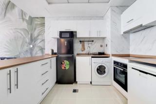 Bay Central, Dubai Marina - Exquisite One Bed with Marina View - Dubai - 3