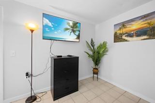 2 Bed Cottage with Pool, Close to Beach! BBQ Grills & Patio - 4