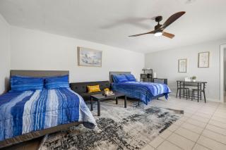 2 Bed Cottage with Pool, Close to Beach! BBQ Grills & Patio - 2