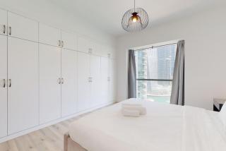 Marina Tower, Dubai Marina - Exquisite Three Bedroom - Dubai - 4