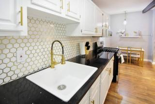 Butler Street Glam - Apt 3 - 7