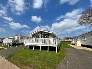 2 Bedroom Lodge TH35, Nodes Point, St Helens, Isle of Wight - Saint Helens - 2