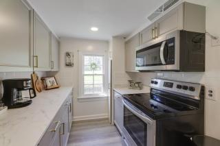 The Windmill House with Pond 9 Mi to Dayton! - 5