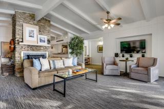 The Shorewood Lakeside Oasis, Pet-Friendly Getaway - 7